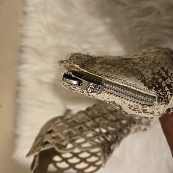 VINCE CAMUTO Women's  Gray Beige Snakeskin Caged Stilettos Size 6 1/2 M-36 1/2 - Picture 13 of 15